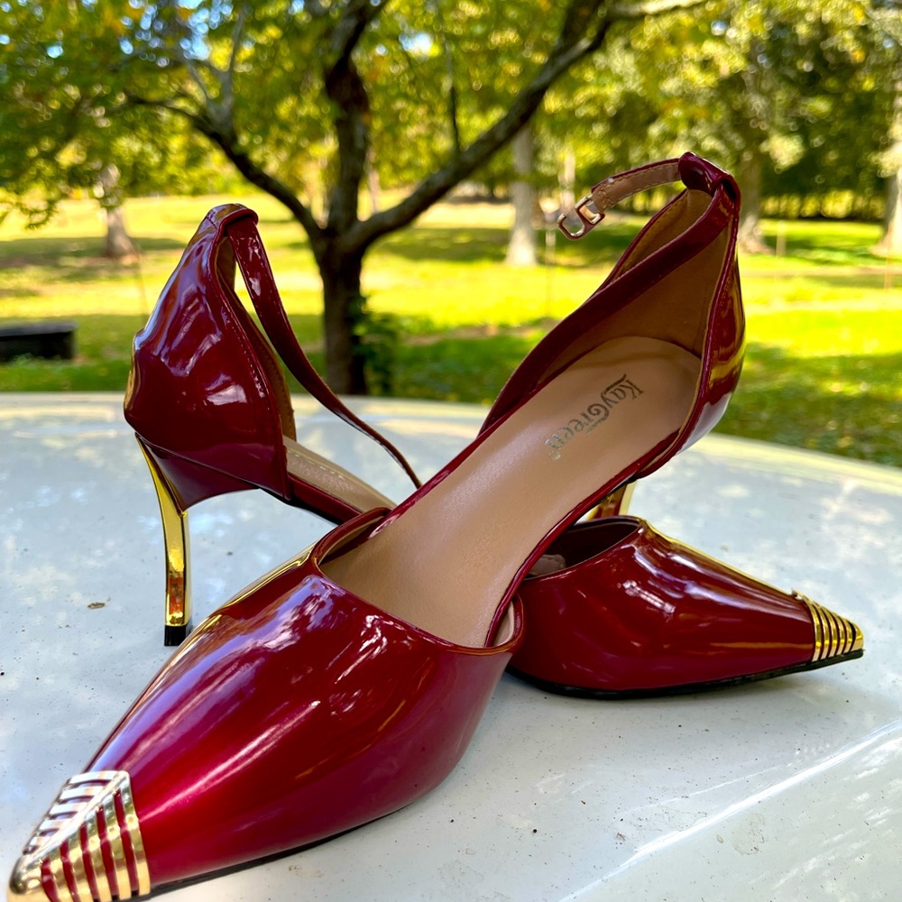 Red patten leather high heel pumps!